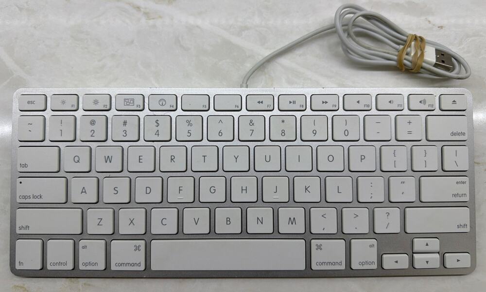 Genuine Apple A1242 Wired USB Keyboard MB869LL/A iMac, Mac Mini, Mac Pro